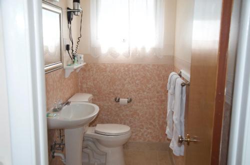Sara Glen Motel - Saratoga Springs-Glens Falls - 화장실