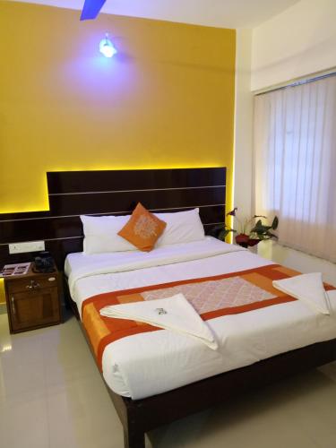 Deluxe Double Room image 9