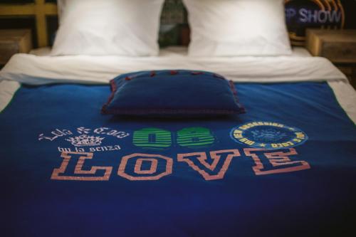 1 queen bed, 2 double beds
