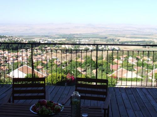 Erkély/terasz, Neve Nof in Rosh Pina