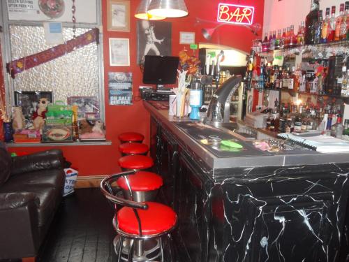 Bradleys Hotel - image 4