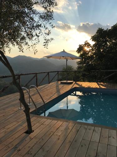 piscina con vista gîte à louer Bagni di Lucca