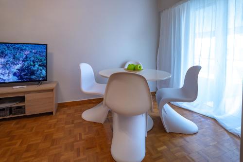 ARTEMIS - ATHENS DELUXE CITY CENTER APARTMENT - image 10