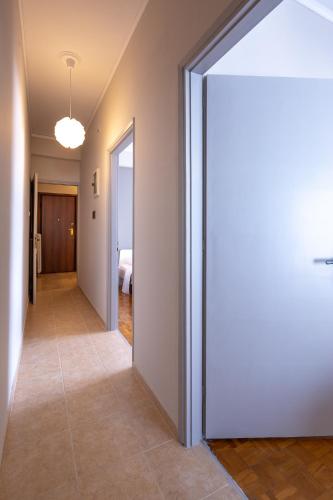 ARTEMIS - ATHENS DELUXE CITY CENTER APARTMENT - image 8