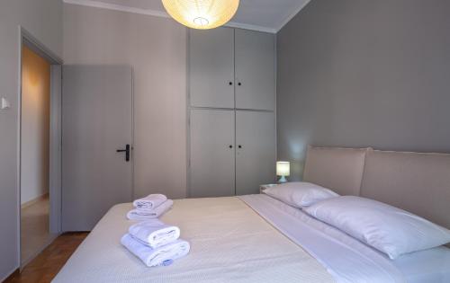 ARTEMIS - ATHENS DELUXE CITY CENTER APARTMENT - image 2