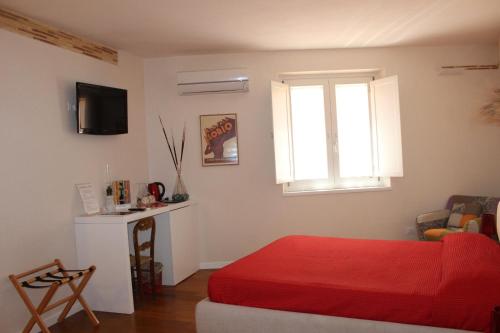 Double Room image 3