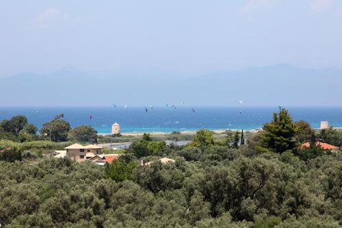 Kuntoilu ja Aktiviteetit, Pine House II in Lefkas