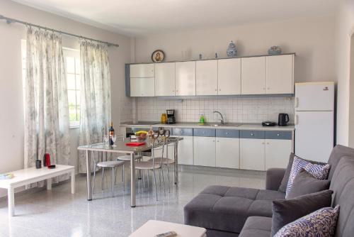 Kitchen, Lazaros Home 1 in Itanos