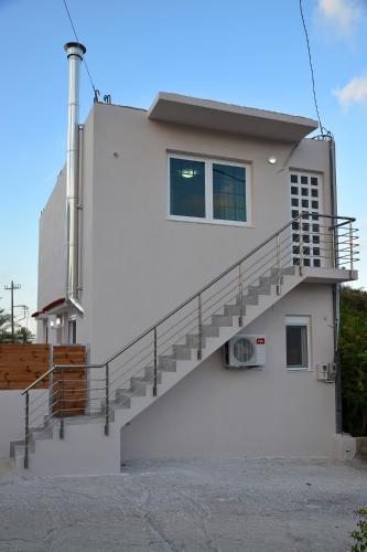 Entrance, Lazaros Home 1 in Itanos
