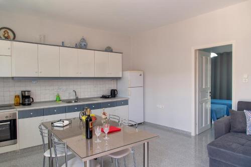 Kitchen, Lazaros Home 1 in Itanos