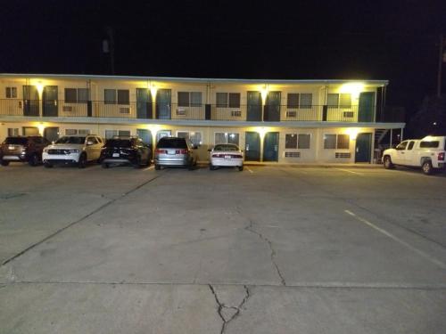 Motel 8 Willcox - Photo 3 of 24