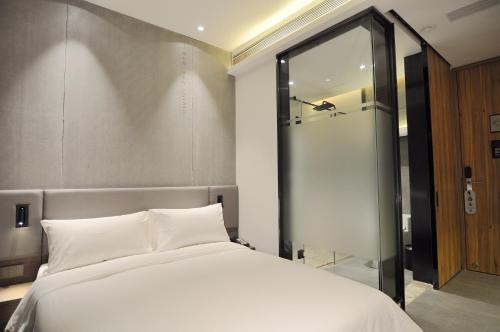 Weidu Hotel Baiyun International Airport