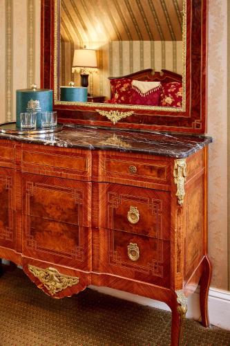 Standard Queen Room image 7