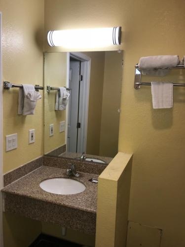 Colony Inn Motel – Bellflower, CA