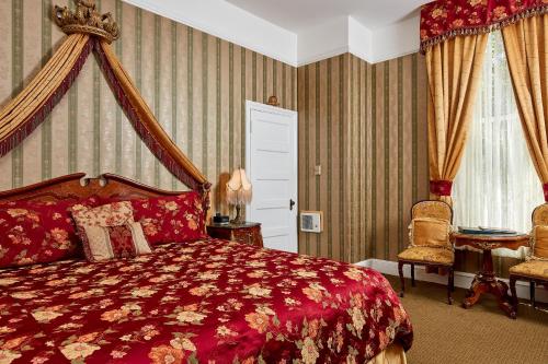 Deluxe King Room image 5