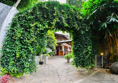 Pintu masuk, Thotupola Residence in Halloluwa