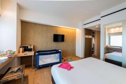 room detail thumbnail 1