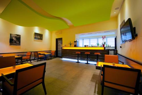 Best Western Crystal Palace Hotel - image 2