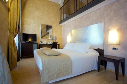 Best Western Crystal Palace Hotel Room Type - Deluxe King Room