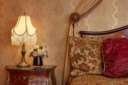 Queen Anne Hotel - image 4