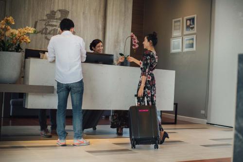 Front desk [24-hour]