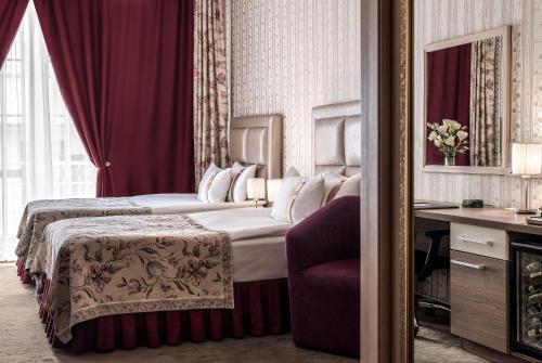 Flowers Hotel - image 13