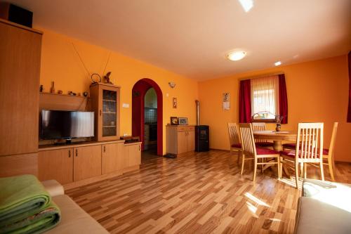 Vineyard Cottage Pod Piramido in Dobrnic