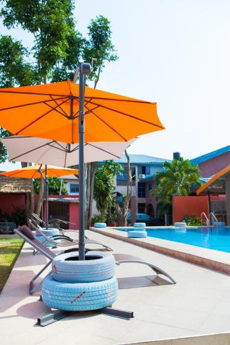 สระว่ายน้ำ, Maxwell Court Apartments in นอร์ท ริดจ์