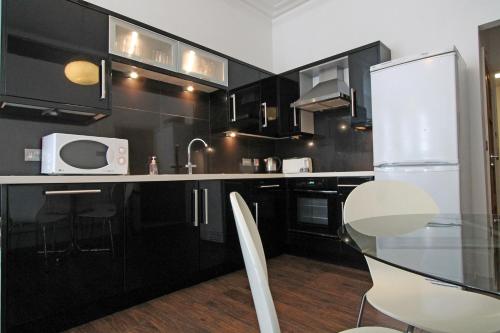 2 Bed Flat Near Town Centre