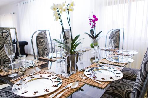 Maxwell Court Apartments in นอร์ท ริดจ์