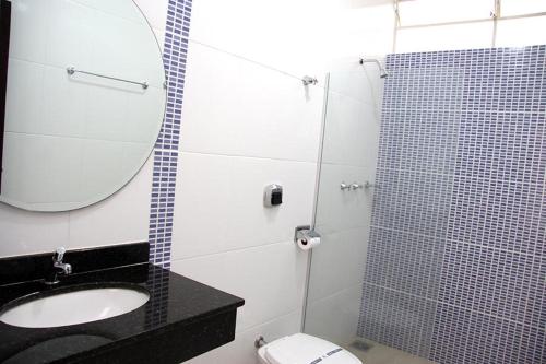 ห้องน้ำ, Motel Passport in กวาราตินกิวต้า