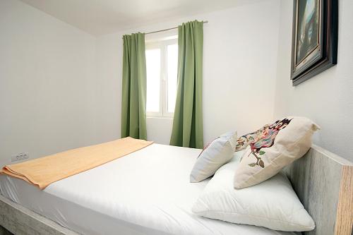 Apartment - Ground Floor image 8