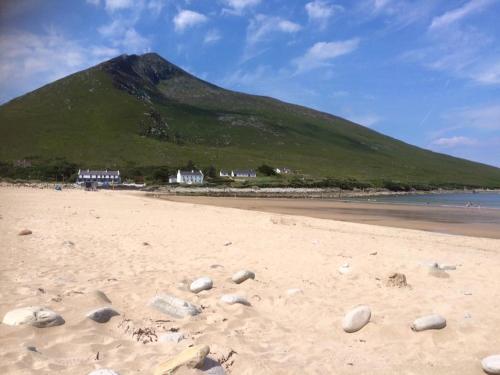 pantai, The Old Beach Cottage, Achill in Achill Island