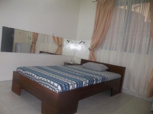 Budget Single Room image 4