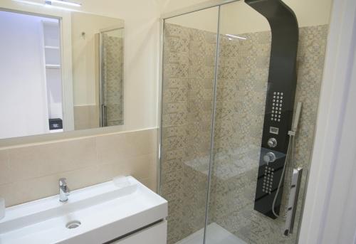 Deluxe Double Room image 10