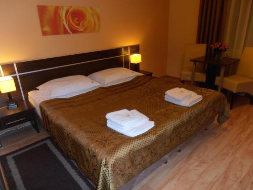 Twin Room image 8