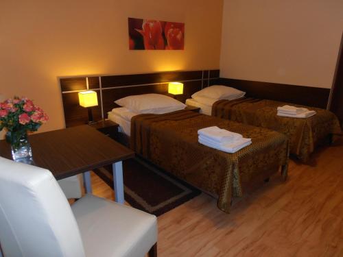 Twin Room image 9