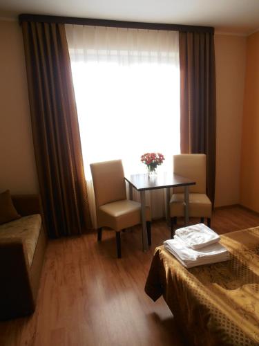 Twin Room image 2
