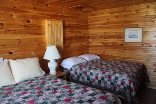 2 bedrooms, 4 beds