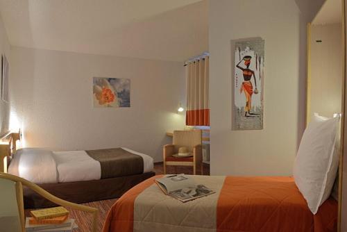 Hotel - Restaurant Le Relais du Moulin Le Relais Du Moulin is conveniently located in the popular Valencay area. The property offers a wide range of amenities and perks to ensure you have a great time. 24-hour front desk, facilities for di