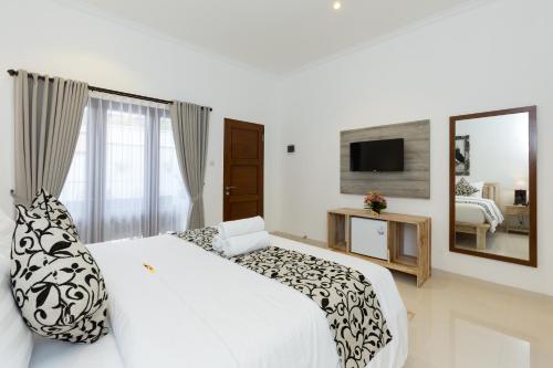 Deluxe Double Room with Pool View image 9