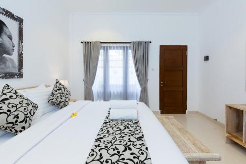 Deluxe Double Room with Pool View image 7