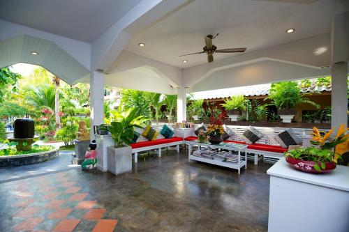 Lobby, Simple Life Resort in Sairee Beach