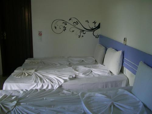 Triple Room with Balcony image 6