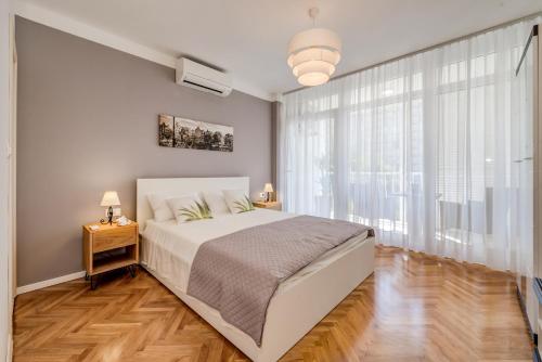 Room Nada Split