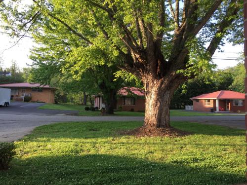 Phillips Historic Motel & Cottages