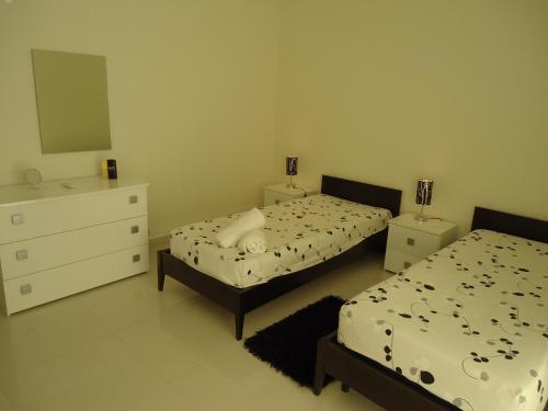 Shamrock Flats - image 13