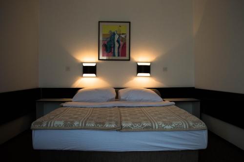 1 double bed, 2 sofa beds
