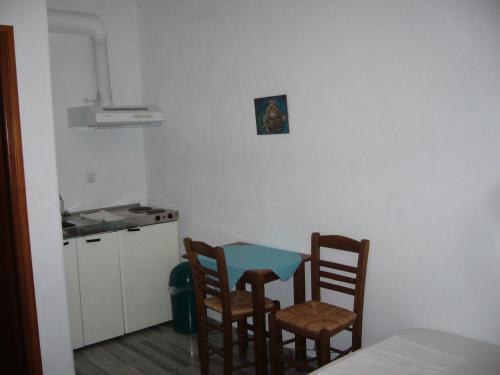Ioanna Rooms - image 3