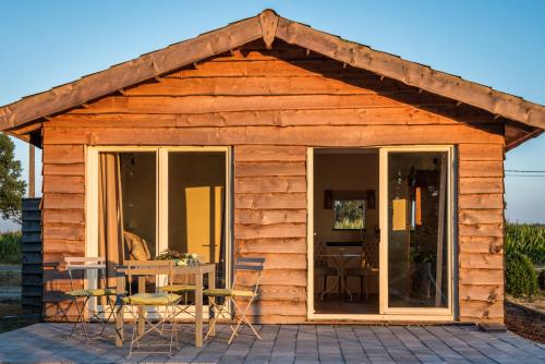 La Vie en Rose - a fully equipped pet friendly contactless house with fenced garden between the fields chambre d'hôte Thourout